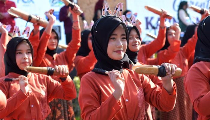 47 Tim Meriahkan Gorontalo Karnaval Karawo 2026, Ribuan Warga Padati Jalan Jhon Aryo Katili