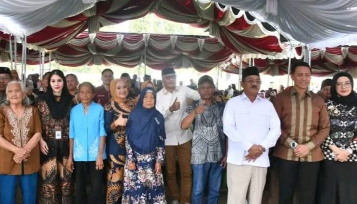 HUT Ke-27, Pemkab Boalemo Salurkan 1100 Paket Bantuan