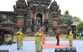 Cerita Mahasiswi UI Merinding Bawa Tari Sakral Tidi Lo Polopalo di TMII