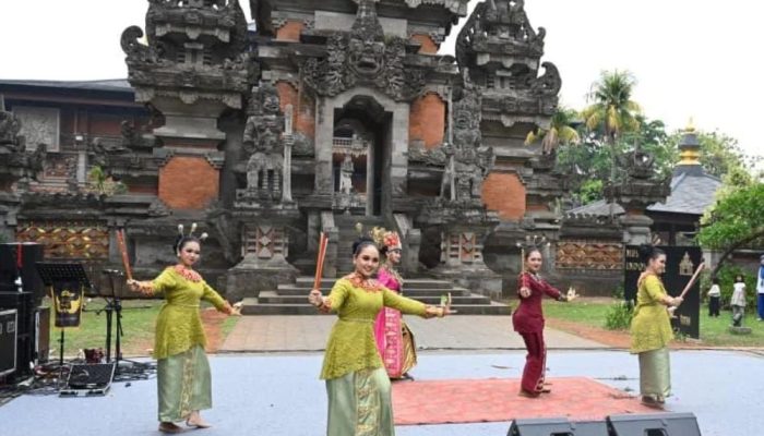 Cerita Mahasiswi UI Merinding Bawa Tari Sakral Tidi Lo Polopalo di TMII