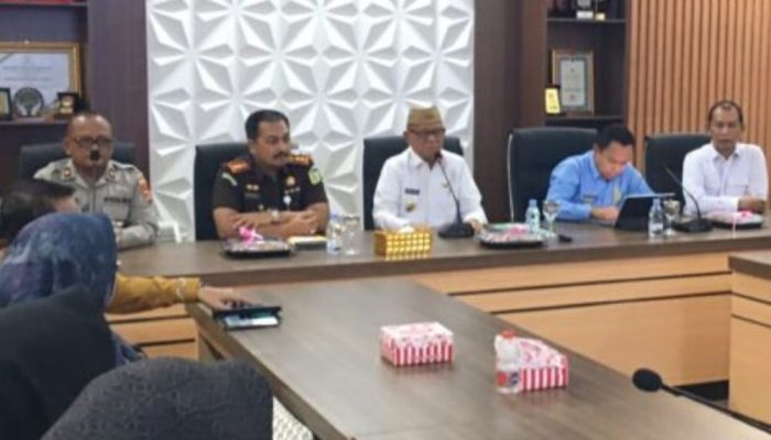 Bupati Ismet Mile Sentil Wajib Pajak yang Sering Lupa Bayar Pajak